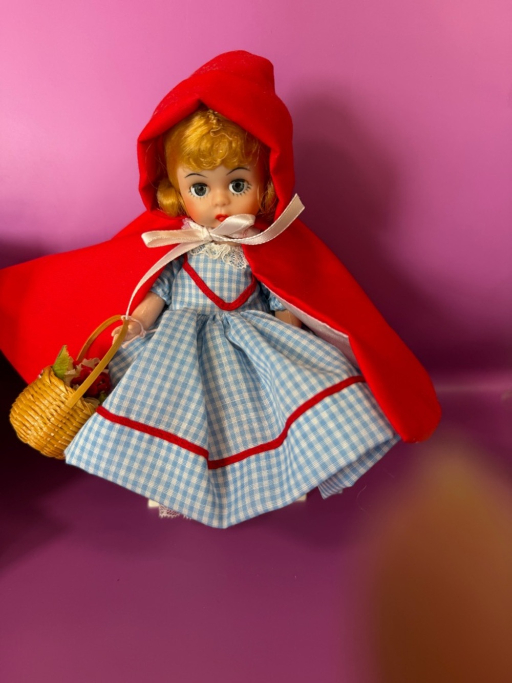 Vintage Madame Alexander Red Riding Hood 8'' Tagged Doll #482 With Box & Stand
